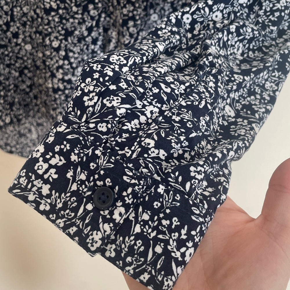 BeachLunchLounge‎ Blue and White Floral Button up Blouse Size Large - Picture 5 of 7